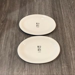 Rae Dunn Dine Chow Plate Set